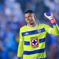 Kevin Mier sigue a lo suyo y se volvió a ausentar de la foto grupal de Cruz Azul tras vencer al Puebla