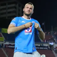 De madrugada y feliz: Santiago Giménez presumió el épico triunfo de Cruz Azul ante Xolos