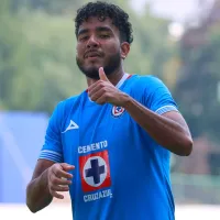Afición de Cruz Azul estalla por la salida del canterano y goleador Samuel Espinosa: ＂es un error＂