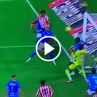 ¡Vale como un gol! El atajadón de Kevin Mier que negó la ley del ex a Luis Romo en Chivas vs. Cruz Azul