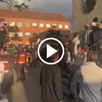 “Free Huescas”: Con apoyo de jugadores, la afición del Copenhague gritó por la liberación del mexicano
