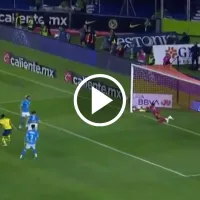 La descomunal atajada de Kevin Mier contra Henry Martín para evitar el primero de América