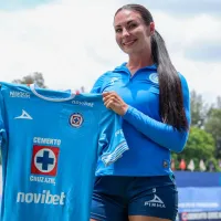 Afición enloquece con el fichaje de Leighanne Robe en Cruz Azul femenil
