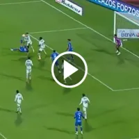 ¡Era para cerrar el estadio! Charly Rodríguez casi marca un golazo de chilena para Cruz Azul vs León