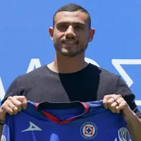 Revelan la decisión final de Cruz Azul tras la oferta de PAOK por Giorgos Giakoumakis