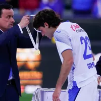 ¡No está en casa! Revelan lo que hizo Santiago Giménez con su medalla de campeón en Cruz Azul