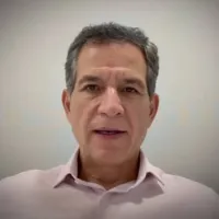 Javier Alarcón critica decisiones de Nicolás Larcamón en Cruz Azul: “Se pasea por la cuerda floja”