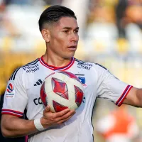 El notable gesto de Óscar Opazo con el escudo de Colo Colo en el Superclásico