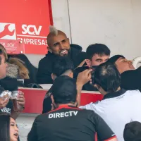 ¡Arturo Vidal llega al Monumental para alentar a Colo Colo!