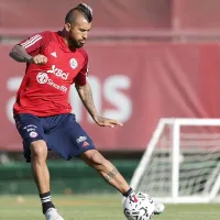 Arturo Vidal entrena con la Roja a la espera de definir su futuro