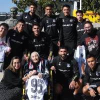 ¡Qué lindo ser del Colo! Abuelita Alba visita el Monumental y regalonea con el plantel