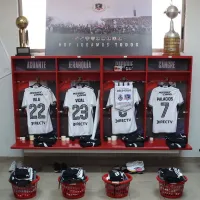 ¡Tirando la historia encima! La especial ambientación del camarín de Colo Colo para el Superclásico