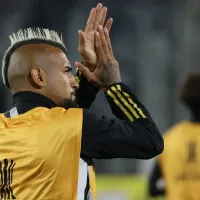 Arturo Vidal se emociona con el homenaje de los hinchas de Colo Colo en el Monumental