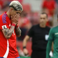 ¿Es para preocuparse? Carlos Palacios sale cojeando luego del partido de Chile ante Bolivia