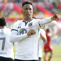 Lucas Barrios resalta a Colo Colo en su museo de camisetas: ＂Una identificación enorme＂