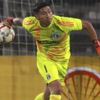 Dan a conocer el arquero que sería opción en Colo Colo si se va Brayan Cortés