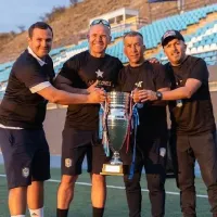 Fue campeón histórico con Colo Colo, era comodín de Jozic y la rompe como DT en Tercera B