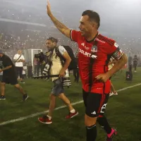 La emoción de Esteban Paredes por homenaje de hinchas de Colo Colo
