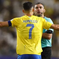 Cristiano Ronaldo y el árbitro guatemalteco Mario Escobar tuvieron un cruce de palabras