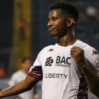 Fidel Escobar se ve involucrado en la polémica tras ser campeón con Deportivo Saprissa