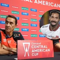Alexandre Guimarães sale a defender a Celso Borges de las críticas