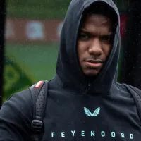 Primero lo bajaron y ahora esto: Jeyland Mitchell se lleva una sorpresa en Feyenoord