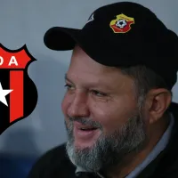 Alajuelense se complica solo por una insólita situación que celebra Jafet Soto