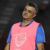 ＂Ponete la camiseta blanca＂: Diego Vázquez explota contra periodista catracho tras la polémica final