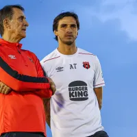 Mientras la afición critica a Guimaraes, Bryan Ruiz señala al culpable del flojo momento de Alajuelense