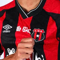 De Alajuelense a un rival directo: Guimaraes lo relegó y ya tiene ofertas para irse de la Liga después de años