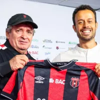 Machillo Ramírez retrata a Santamaría: toma una drástica de decisión del DT de Alajuelense con dos jugadores