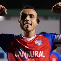 Mientras Luis Fernando Tena lo mantiene al margen, Jorge Aparicio recibe apoyo de otro sector del futbol de Guatemala