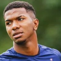 Gran noticia para Jeyland Mitchell: la decisión de Feyenoord que ilusiona a todos por el futuro del defensor