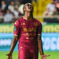 Todos contra Gustavo Herrera: desde Saprissa salen a defender al delantero en su peor momento