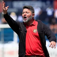 Jafet Soto expone a los jugadores de Herediano