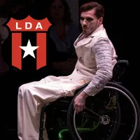 Jugó en Alajuelense, terminó en silla de ruedas tras un robo y ahora volvió a caminar después de 16 años: “Es un sueño”