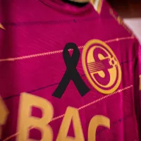 Dolor en Saprissa por el fallecimiento que golpea a una figura morada