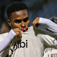 Kenyel Michel hace enojar a todos en Saprissa