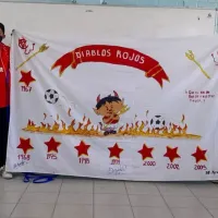 Niño lleva bandera del Toluca a la escuela y se hace viral