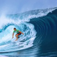 París 2024: Alan Cleland sorprende con brillante presentación en surf y avanza a segunda ronda