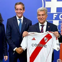 Orgullo mundial: Joan Laporta, presidente de FC Barcelona, posó con la camiseta de River
