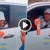 VIDEO VIRAL  Edinson le puso repelente para mosquitos a un hincha de Boca en Ezeiza