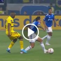 VIDEO  Por una dura patada, Luis Advíncula fue expulsado ¡a los 9 segundos! contra Cruzeiro