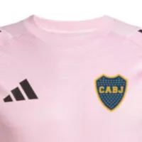No se había visto: la camiseta rosa que sacó Boca en la nueva colección