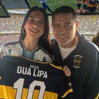 Dua Lipa conoció a Riquelme y dijo que le encantó el ambiente de La Bombonera en el Boca-River: “La energía de la gente…”