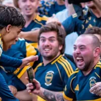 Es italiano, hincha de Boca y fue quien abrazó a Exequiel Zeballos en el gol a River: "Tengo la foto de mi vida"