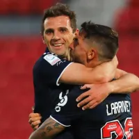 El emotivo saludo de Montillo tras el debut goleador de Larrivey