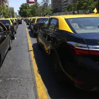 ¿Por qué los taxistas deberán bajar la tarifa base en la Región Metropolitana?
