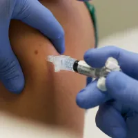 ¿Quiénes se pueden vacunar gratis contra la influenza?