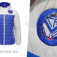 Parkas de Vélez son reutilizadas con un ordinario parche de Tigre